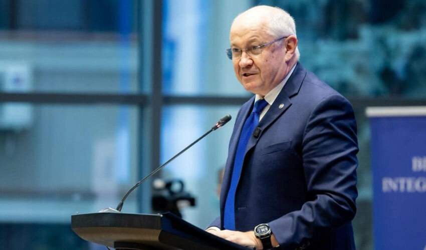 Premierul Alexandru Munteanu pleacă într-o vizită oficială la București